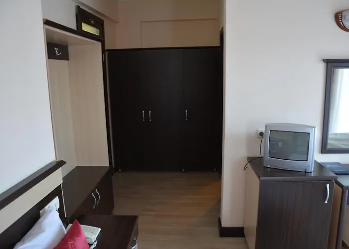 亚乌兹翰酒店 2*